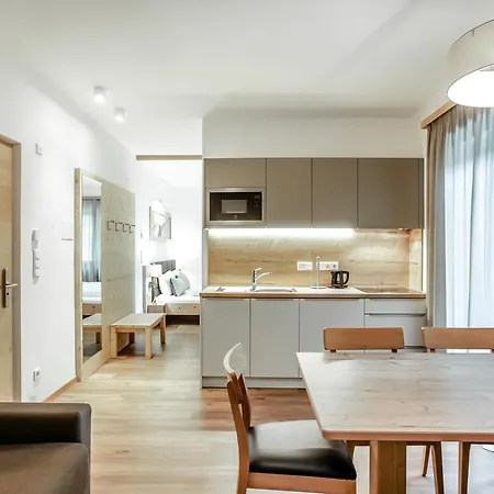 Exzelent Berna Mountain Aparthotel Perca