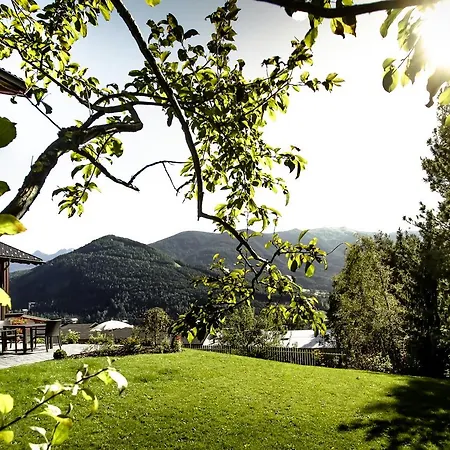 Aparthotel Exzelent Berna Mountain 3*