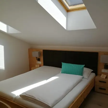 Exzelent Berna Mountain Aparthotel 3*
